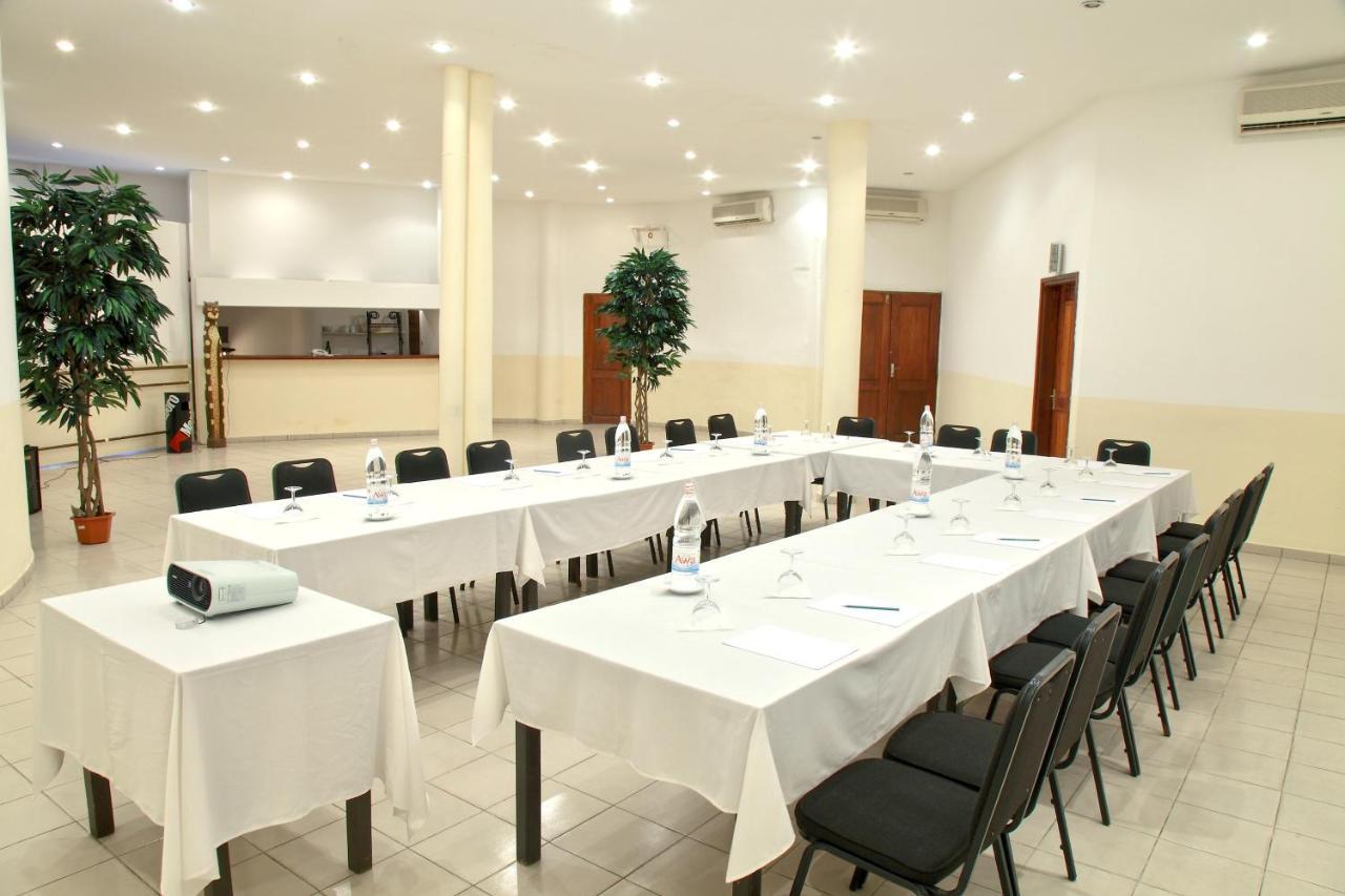 Le Wafou Hotel Abidjan Eksteriør billede